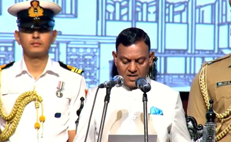 ब्रज मोहन राम ने ओडिशा के राज्यपाल के रूप में ली शपथ, बेटे और भाजपा नेताओं ने दी बधाई ब्रज मोहन राम ने ओडिशा के राज्यपाल के रूप में ली शपथ, बेटे और भाजपा नेताओं ने दी बधाई