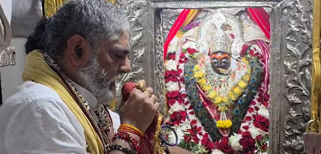 महानवमी पर मां शारदा शक्तिपीठ धाम में मां सिद्धिदात्री के स्वरूप की विधि-विधान से की गई पूजा-अर्चना महानवमी पर मां शारदा शक्तिपीठ धाम में मां सिद्धिदात्री के स्वरूप की विधि-विधान से की गई पूजा-अर्चना