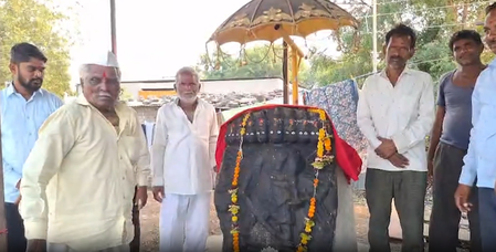 महाराष्ट्र के सांगोला गांव में दशहरा मनाने की अनोखी परंपरा, रावण का पुतला जलाने के बजाय उसकी पूजा करते हैं लोग महाराष्ट्र के सांगोला गांव में दशहरा मनाने की अनोखी परंपरा, रावण का पुतला जलाने के बजाय उसकी पूजा करते हैं लोग