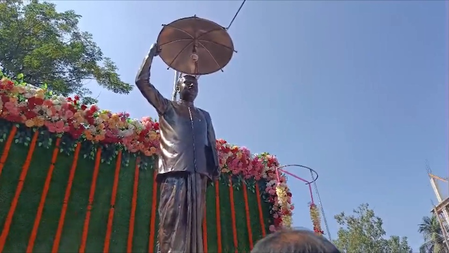 पश्चिम बंगाल में गूंजा श्यामा प्रसाद मुखर्जी अमर रहे का नारा, बालुरघाट में प्रतिमा का अनावरण पश्चिम बंगाल में गूंजा श्यामा प्रसाद मुखर्जी अमर रहे का नारा, बालुरघाट में प्रतिमा का अनावरण