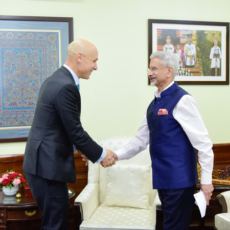 एस जयशंकर से मिले स्विफ्ट के सीईओ, वैश्विक व्यापार को सुगम बनाने पर हुई चर्चा एस जयशंकर से मिले स्विफ्ट के सीईओ, वैश्विक व्यापार को सुगम बनाने पर हुई चर्चा
