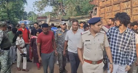 अनुकंपा पर नौकरी पाने के लिए प्रेमी के साथ मिलकर कर दी पति की हत्या, पुलिस ने 24 घंटे में हत्याकांड का किया खुलासा अनुकंपा पर नौकरी पाने के लिए प्रेमी के साथ मिलकर कर दी पति की हत्या, पुलिस ने 24 घंटे में हत्याकांड का किया खुलासा