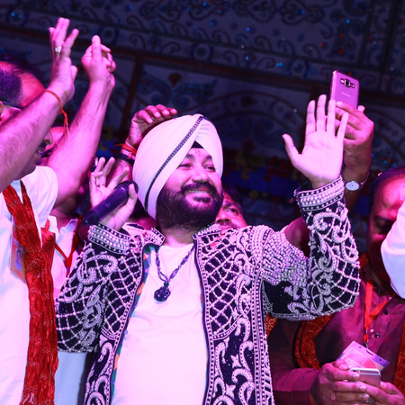 टिहरी के कुंजापुरी मेले में दलेर मेहंदी पर भड़के मंत्री सुबोध उनियाल, बोले-गाना क्या गाओगे टिहरी के कुंजापुरी मेले में दलेर मेहंदी पर भड़के मंत्री सुबोध उनियाल, बोले-गाना क्या गाओगे