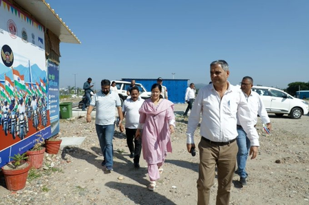 जम्मू स्मार्ट सिटी सीईओ आयुषी सूडान ने तवी रिवरफ्रंट, ई-बस डिपो और वंडरलैंड पार्क का किया निरीक्षण जम्मू स्मार्ट सिटी सीईओ आयुषी सूडान ने तवी रिवरफ्रंट, ई-बस डिपो और वंडरलैंड पार्क का किया निरीक्षण