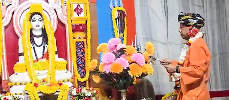 विजयादशमी पर गोरक्षपीठाधीश्वर ने किया महायोगी गोरखनाथ का विशिष्ट पूजन, लोक कल्याण की प्रार्थना की विजयादशमी पर गोरक्षपीठाधीश्वर ने किया महायोगी गोरखनाथ का विशिष्ट पूजन, लोक कल्याण की प्रार्थना की