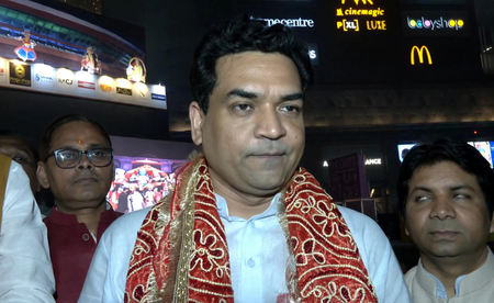 रावण के साथ जला कॉकरोच का पुतला, कपिल मिश्रा बोले- दीमकों को हो रहा दर्द रावण के साथ जला कॉकरोच का पुतला, कपिल मिश्रा बोले- दीमकों को हो रहा दर्द