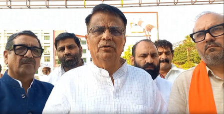 जमीनों के आसमान छूते दामों ने किसानों को भूमिहीन होने की कगार पर पहुंचाया ओम प्रकाश धनखड़ जमीनों के आसमान छूते दामों ने किसानों को भूमिहीन होने की कगार पर पहुंचाया ओम प्रकाश धनखड़