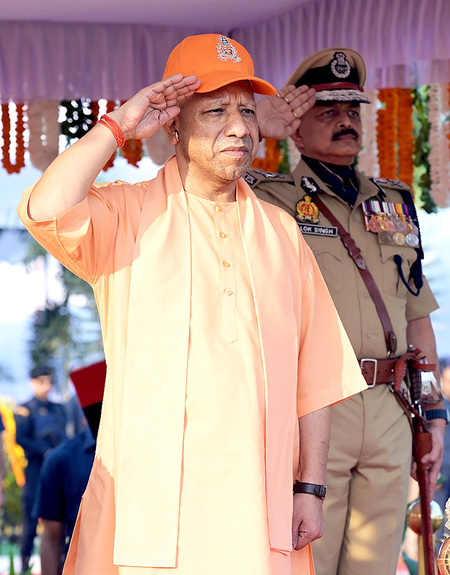 पुलिस स्मृति दिवस पर सीएम योगी ने शहीद जवानों को दी श्रद्धांजलि, परिजनों से मिलकर जाना हाल पुलिस स्मृति दिवस पर सीएम योगी ने शहीद जवानों को दी श्रद्धांजलि, परिजनों से मिलकर जाना हाल