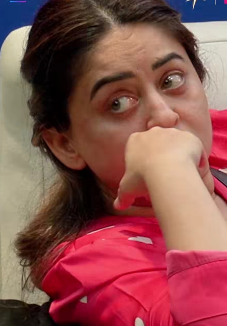 बिग बॉस 20 में इमोशनल नजर आईं माही विज, कहा-जज ने 4 बार एलिमनी को कहा पर मैंने नहीं लिया बिग बॉस 20 में इमोशनल नजर आईं माही विज, कहा-जज ने 4 बार एलिमनी को कहा पर मैंने नहीं लिया