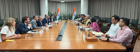 वित्त मंत्री सीतारमण ने चिली के प्रतिनिधिमंडल से की मुलाकात, द्विपक्षीय व्यापार को मजबूत करने पर हुई चर्चा वित्त मंत्री सीतारमण ने चिली के प्रतिनिधिमंडल से की मुलाकात, द्विपक्षीय व्यापार को मजबूत करने पर हुई चर्चा