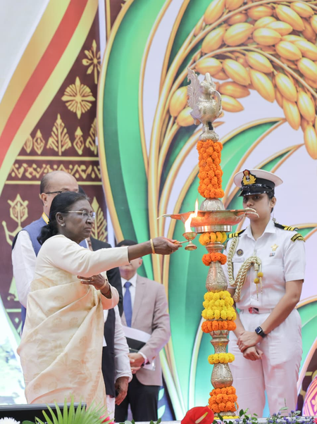 युवा बड़े सपने देखें, अपनी सफलता को समाज और राष्ट्र की सेवा से जोड़ें राष्ट्रपति द्रौपदी मुर्मु युवा बड़े सपने देखें, अपनी सफलता को समाज और राष्ट्र की सेवा से जोड़ें राष्ट्रपति द्रौपदी मुर्मु