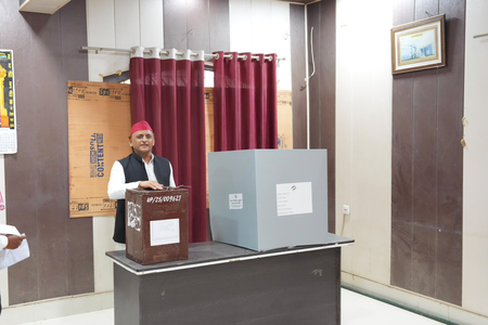 वोट चोरी के लिए भाजपा खोले विश्वविद्यालय, कार्यकर्ताओं के लिए तीन साल का कोर्स चलाए अखिलेश यादव