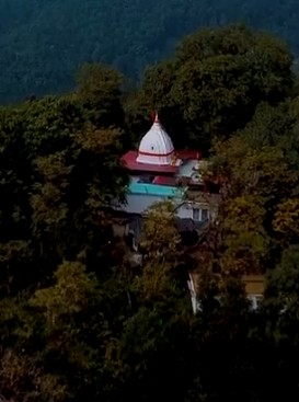 देहरादून  मां संतला देवी मंदिर की अनोखी कथा, जहां पत्थर की मूर्तियों में बदल गए थे भाई-बहन