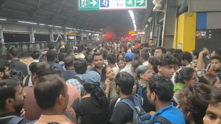 नोएडा मेट्रो ने बनाया नया रिकॉर्ड, एक्वा लाइन पर एक दिन में 1.05 लाख से अधिक यात्रियों ने किया सफर