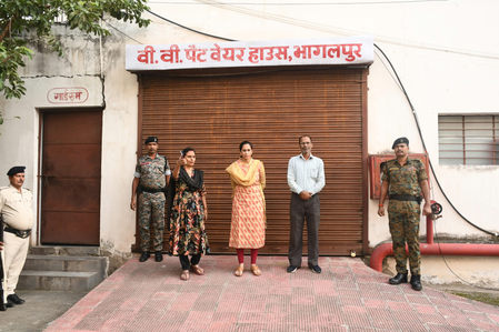 बिहार भागलपुर में ईवीएम वेयरहाउस का निरीक्षण, गृहरक्षक भर्ती की 27 रिक्तियों को भरने की प्रक्रिया तेज करने के निर्देश