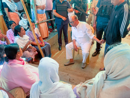 मणिपुर में तीन मैतेई युवकों की हत्या के बाद पीड़ित परिवारों के घर पहुंचे सीएम, हरसंभव मदद का दिया भरोसा