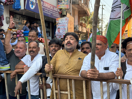 रांची में पीएम मोदी पर खरगे की कथित टिप्पणी के विरोध में भाजपा ने कांग्रेस कार्यालय के बाहर किया प्रदर्शन