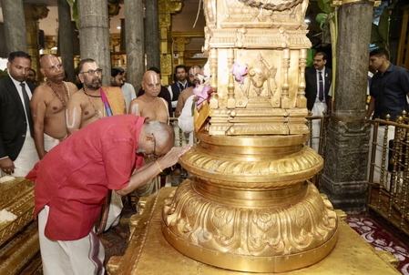 आंध्र प्रदेश दो दिवसीय दौरे पर गए उपराष्ट्रपति ने पद्मावती अम्मावरी मंदिर में किया देवी दर्शन