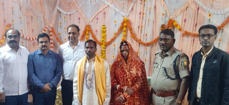 हजारीबाग ओपन जेल में बंद दो पूर्व नक्सली कमांडरों ने रचाई शादी, बाराती-घराती बने अफसर