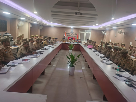 त्योहारों को लेकर नोएडा पुलिस अलर्ट, संवेदनशील इलाकों में बढ़ेगी गश्त; सोशल मीडिया पर रहेगी नजर
