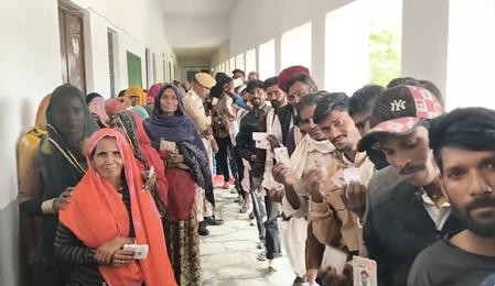 राजस्थान पंचायत चुनाव 2026  दूसरे चरण के लिए मतदान जारी, सीकर में 101 साल की मतदाता ने भी किया वोट