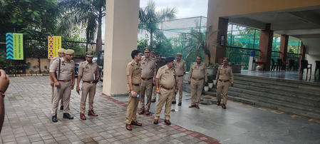यूपी पीईटी 2026 पुलिस अधिकारियों ने परखी परीक्षा की तैयारियां, केद्रों पर सतर्कता के निर्देश