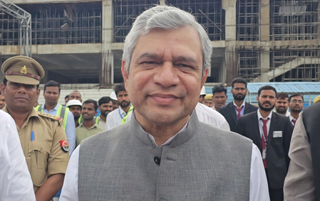 काशी स्टेशन बनेगा ट्रांसपोर्ट हब, एक साथ 50 हजार यात्री कर सकेंगे इंतजार अश्विनी वैष्णव