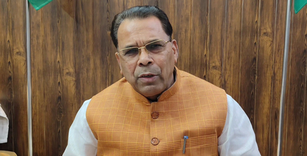 अखिलेश यादव को अपनी सरकार के पांच साल के कामकाज की समीक्षा करनी चाहिए नरेंद्र कश्यप