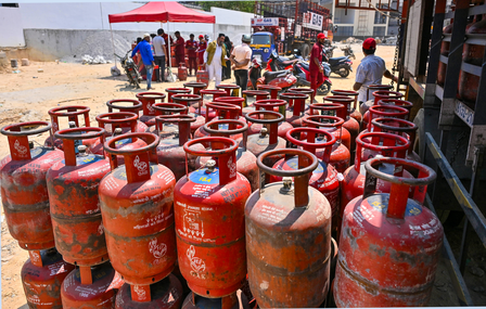राजस्थान  जैसलमेर जिला प्रशासन की बड़ी कार्रवाई, कमर्शियल गैस धांधली पर गोदाम सीज