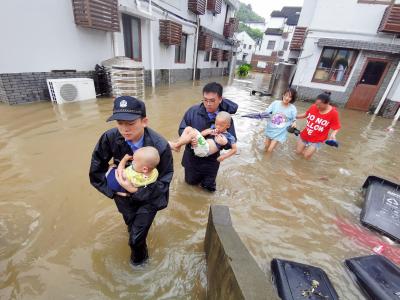 Over 95,000 evacuated as heavy rains hit Beijing Over 95,000 evacuated as heavy rains hit Beijing
