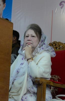 बांग्लादेश की पूर्व पीएम खालिदा जिया की हालत नाजुक, वेंटिलेटर पर रखा गया