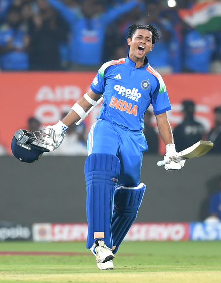 यशस्वी जायसवाल ने 48 गेंदों में शतक ठोक बढ़ाई शुभमन गिल की मुश्किल