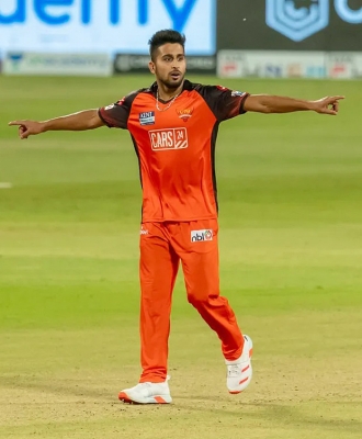 डीवाई पाटिल टी20 कप उमरान मलिक ने 1 ओवर में लुटा दिए 36 रन, केकेआर की मुश्किल बढ़ी डीवाई पाटिल टी20 कप उमरान मलिक ने 1 ओवर में लुटा दिए 36 रन, केकेआर की मुश्किल बढ़ी