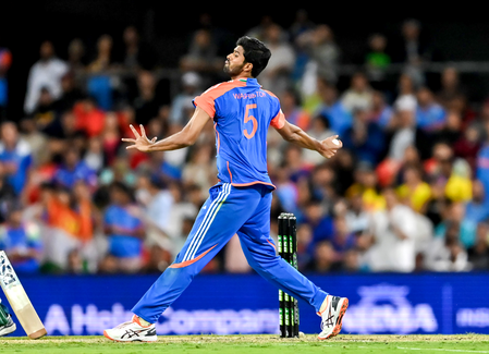 वॉशिंगटन सुंदर बने 'इम्पैक्ट प्लेयर ऑफ द सीरीज', राहिल खाजा ने सौंपा खास मेडल