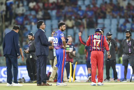 आईपीएल 2026 डीसी ने एलएसजी के खिलाफ गेंदबाजी चुनी, जानिए प्लेइंग इलेवन में कौन?