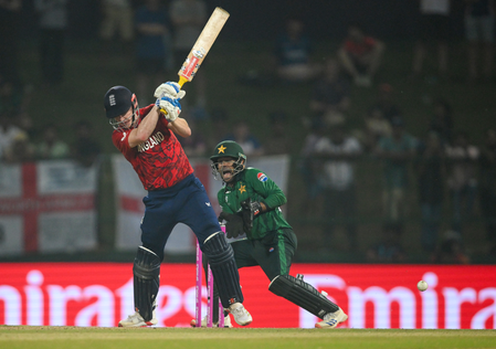 टी20 वर्ल्ड कप: कप्तान हैरी ब्रूक ने खेली शतकीय पारी, इंग्लैंड ने पाकिस्तान को 2 विकेट से हराया