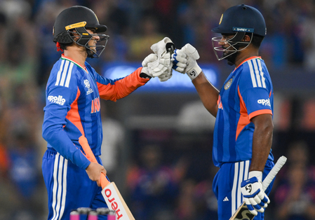 टी20 वर्ल्ड कप: पावरप्ले में कूटे 92 रन, टीम इंडिया ने फाइनल मैच में रचा इतिहास