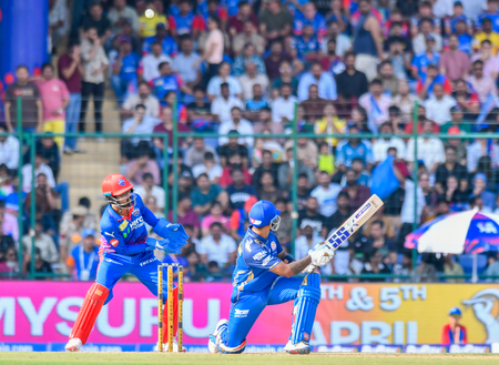 आईपीएल 2026 सूर्यकुमार यादव का अर्धशतक, डीसी के सामने एमआई ने रखा 163 रन का टारगेट