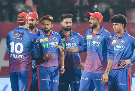 आईपीएल 2026 आरआर के खिलाफ डीसी ने टॉस जीतकर गेंदबाजी चुनी, दोनों टीमों में डेब्यूटेंट खिलाड़ी