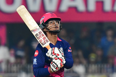 15 की उम्र में वैभव सूर्यवंशी ने सिर्फ 15 गेंदों में लगाई आईपीएल फिफ्टी