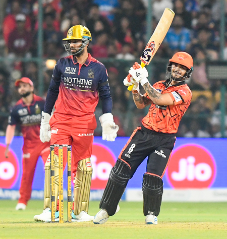 आईपीएल 2026 कप्तान ईशान किशन की विस्फोटक पारी, एसआरएच ने आरसीबी को दिया 202 रन का लक्ष्य