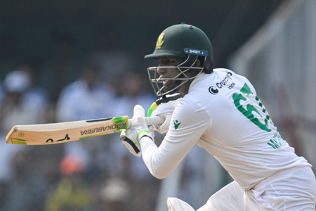 गुवाहाटी टेस्ट  सेनुरन मुथुसामी ने लगाया टेस्ट करियर का पहला शतक, साउथ अफ्रीका 400 के पार