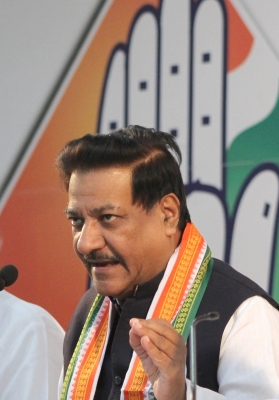 महिलाओं के खिलाफ असंसदीय भाषा से बचना चाहिए कांग्रेस की गूंगी गुड़िया पोस्ट पर पृथ्वीराज चव्हाण का ऐतराज