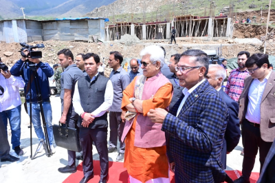 कश्मीर घाटी में पीएम पैकेज के कर्मचारियों ने अटके हुए आवास के लिए समय-सीमा तय की कश्मीर घाटी में पीएम पैकेज के कर्मचारियों ने अटके हुए आवास के लिए समय-सीमा तय की