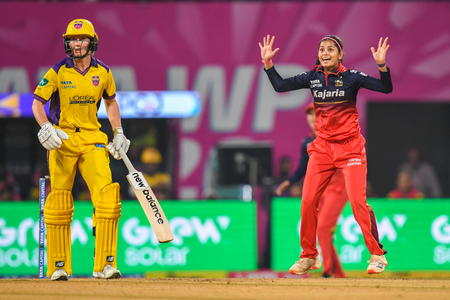 डब्ल्यूपीएल श्रेयंका पाटिल का पंजा, जायंट्स को 32 रन से हराकर आरसीबी ने लगाई जीत की हैट्रिक