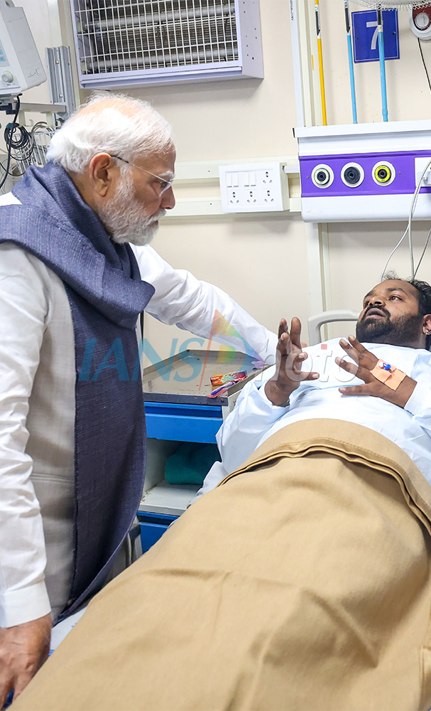 PM Modi Visits Blast Victims at LNJP Hospital