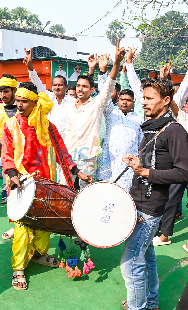JDU supporters are celebrating the Bihar election results.