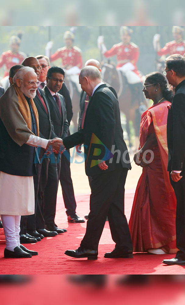 Russian President Putin being accorded ceremonial welcome