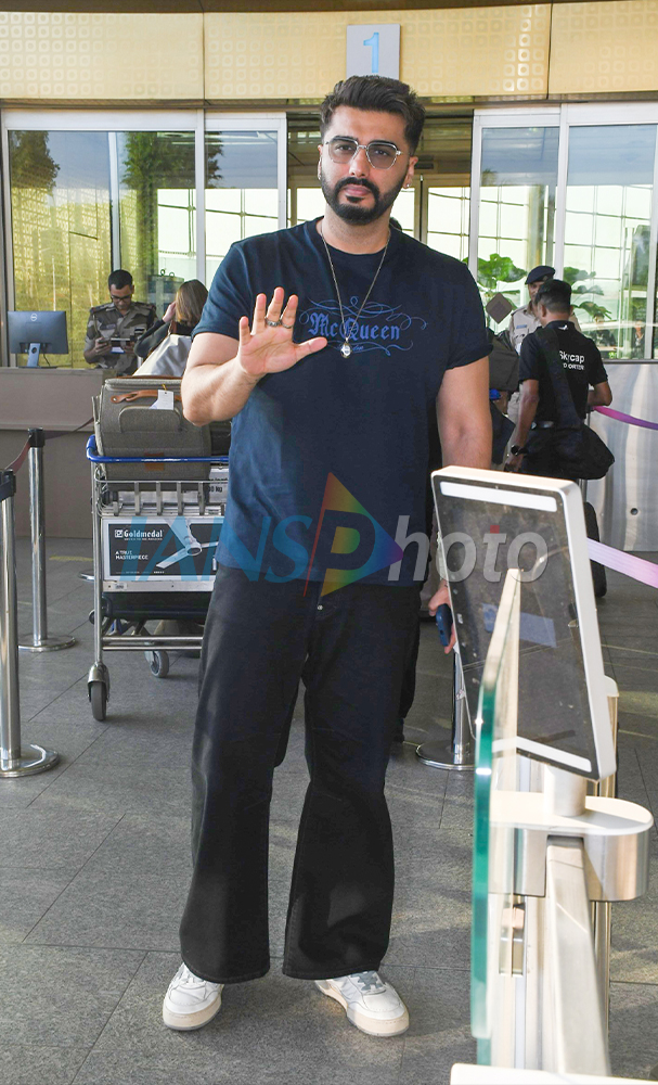 Arjun Kapoor Spotted at Airport in Mumbai
