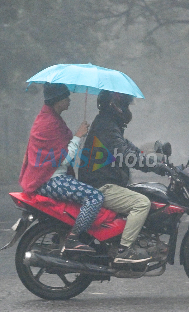 Rain lashes New Delhi
